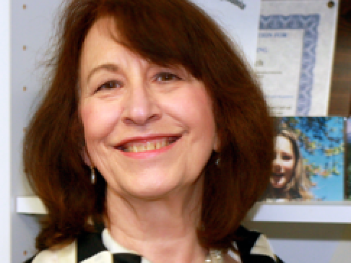 Portrait Photo of Sharon Lynch